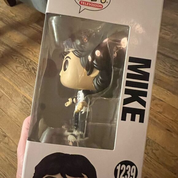 Funko Pop Stranger Things Vinyl Figure Mike Wheeler - Picture 5 of 10